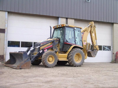 USED 2022 Caterpillar 420