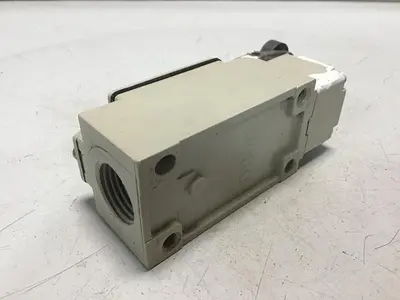 USED YAMATAKE LJA10-11A21N-003