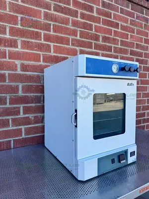 USED LINDBERG / BLUE M VO1218A VACUUM OVEN 6° TO 260°C, 1.5 CU. FT.