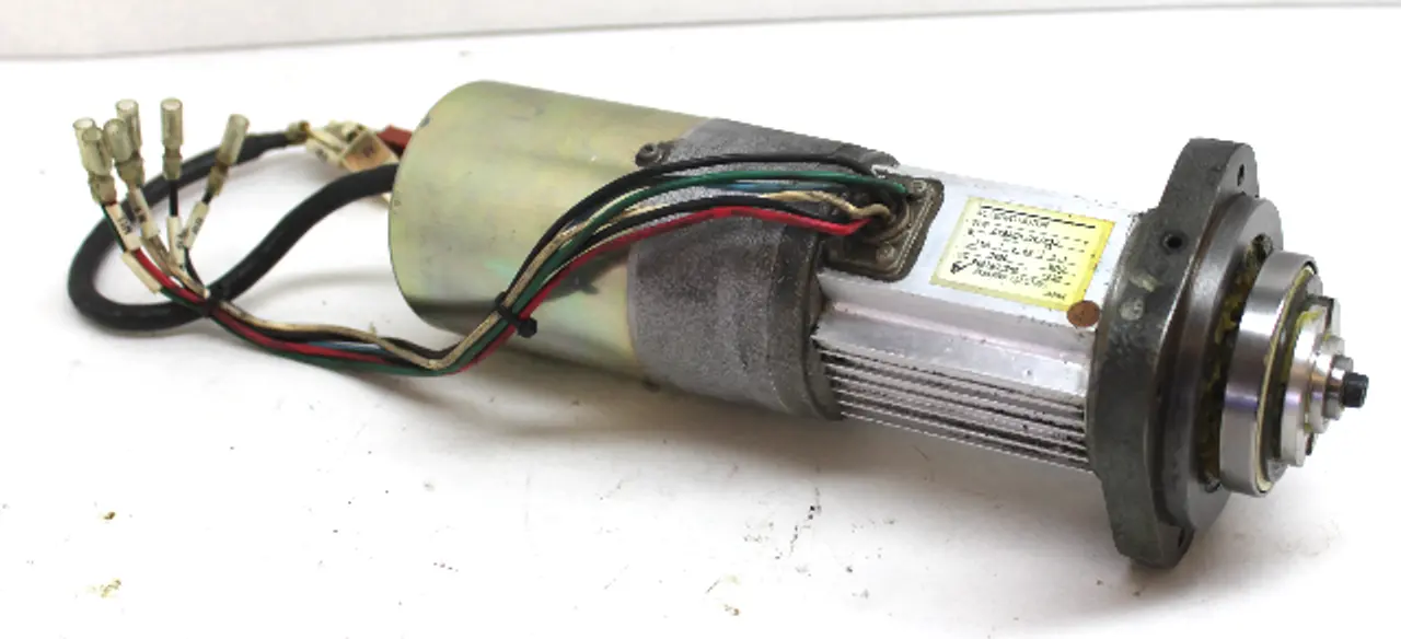 Yaskawa USASEM-02YR32, AC Servo Motor, 154W, 2.1A, 3000r/m