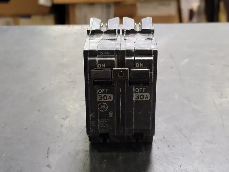 Used GENERAL ELECTRIC THQL230 Switchgears British Columbia CA | Lenmark #241563