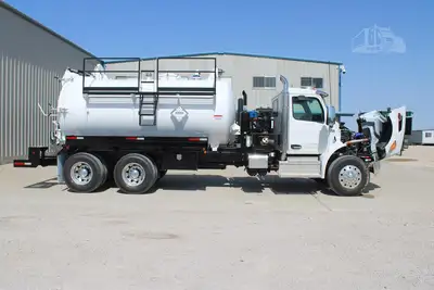 New | in-Stock 2027 PETERBILT 548 Vacuum Truck Texas US | Roll Off Truck World #1492027