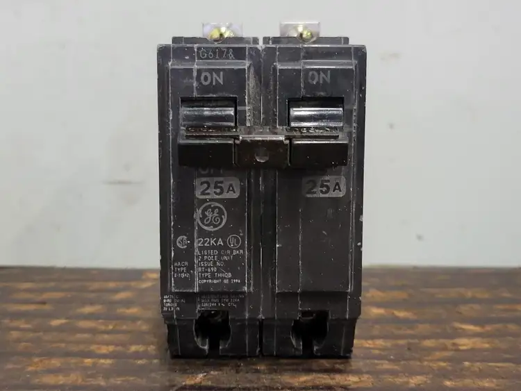 Used GENERAL ELECTRIC THHQB2125 Switchgears British Columbia CA | Lenmark #242264