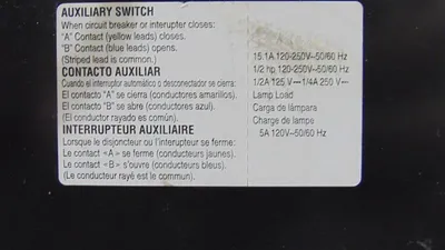 Square D PHF3616001386 Circuit Breaker 1600A 600VAC Auxiliary Green Face Used