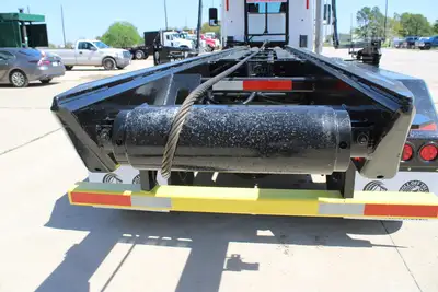 New | in-Stock 2027 PETERBILT 548 Rolloff Trucks Texas US | Roll Off Truck World #1492012