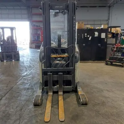 USED 2016 CROWN RR5725-45
