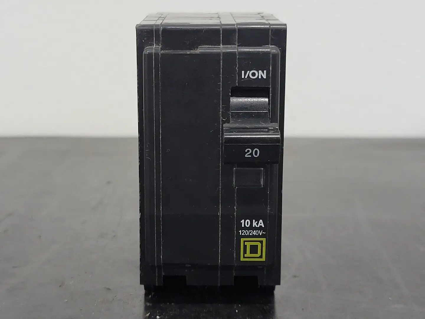 USED SQUARE D QO220
