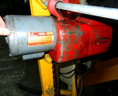 DAYTON 1,000 LBS. CHAIN HOIST