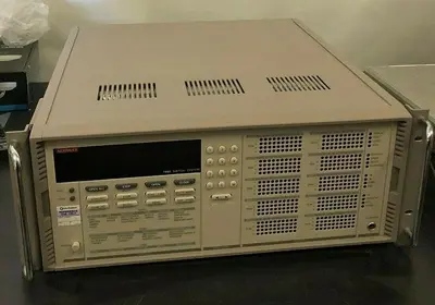 KEITHLEY 7002 SWITCH SYSTEM WITH 10 KEITHLEY 7012-2 4X10 MATRIX CARDS
