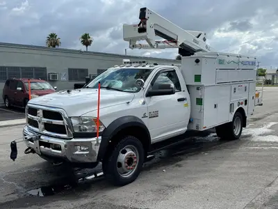 Used 2017 VERSALIFT SST40EIH-02 Bucket (boom) trucks Florida US | Truck and Van Outlet #1509170