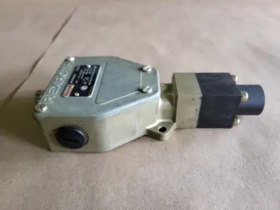 New | in-Stock REXROTH R900383624 Switchgears British Columbia CA | Lenmark #240698