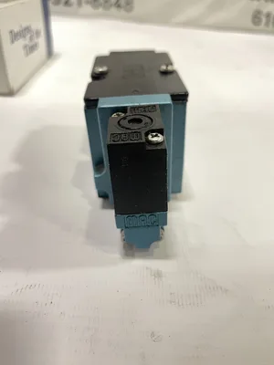 MAC 82A-AD-000-TU-DDAP-1DK 4-Way Solenoid Directional Spool Valve 24V 150PSI NIB