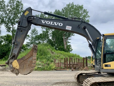 Used 2014 VOLVO EC220DL Crawler Excavators | Abele Tractor #1342873