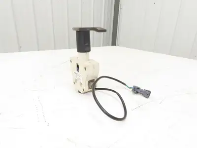 Linde 8022531 Electric Forklift Push Pull Switch E18C-02
