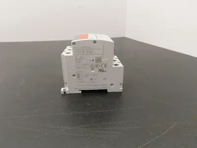 Fuji Electric CP30FM-3P003 Circuit Breakers 250VAC 3A 3-Pole