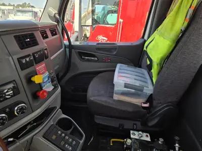 USED 2015 PETERBILT 579
