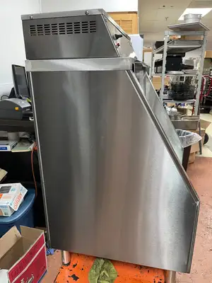 Used Carter Hoffmann Used Carter-Hoffmann CW2E 22 Gallon Bulk Gravity Feed Chip Warmer 120V Hot Food Warming, Holding, & Transport Cabinets Illinois US | Falcon Restaurant Supply #1376178