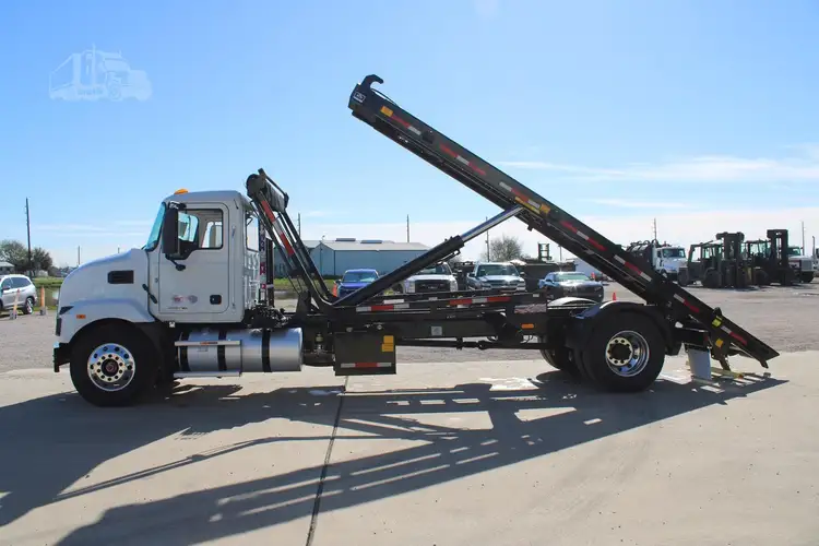 New | in-Stock 2027 MACK MD7 Rolloff Trucks Texas US | Roll Off Truck World #1491884