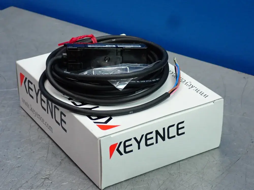 NEW KEYENCE LV21A