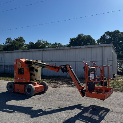 USED 2015 JLG E300AJP