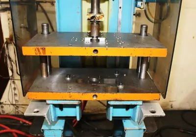 4 TON DENISON MODEL WR45LC304F51SO95316D HYDRAULIC MULTI-PRESS