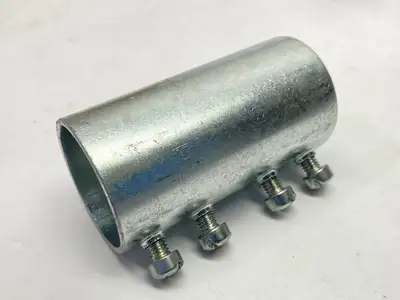 USED EGS EMT SET-SCREW COUPLING 1-1/4" LOT OF 8