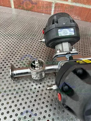 USED 2 ITT PURE FLO ADVANTAGE 4 - WAY DIAPHRAGM VALVE W/ 1" SANITARY FITTING