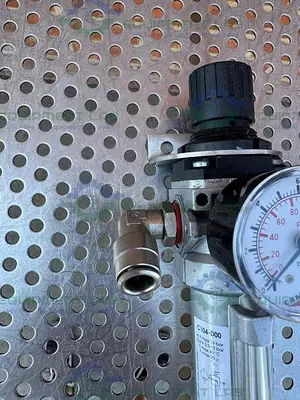USED CAMOZZI C104-D00 FILTER REGULATOR 0 - 160 PSI W/ CAMOZZI GAUGE