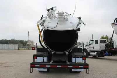 New | in-Stock 2027 PETERBILT 548 Vacuum Truck Texas US | Roll Off Truck World #1492009