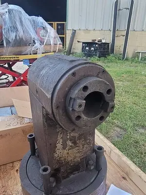 Larger CAT 50 Taper Cincinatti Type Right Angle Milling Head 2 3/4'' Hole