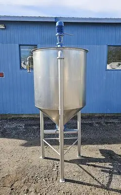 Used 585 Gallon Tank, Stainless Steel, With Mixer & Pump