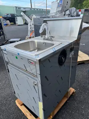 QualServe WMSC24MS Stainless Steel Portable Sink Hot Water ***NEW Scratch & Dent