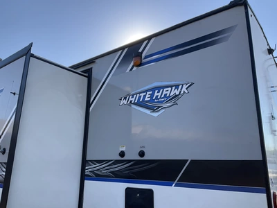 USED 2018 WHITE HAWK 23MRB
