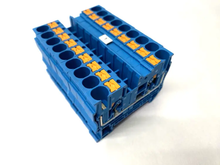 Used PHOENIX CONTACT FEED-THROUGH TERMINAL BLOCK 3211819 LOT OF 9 Terminal Blocks | Maverick Industrial Sales #1103489