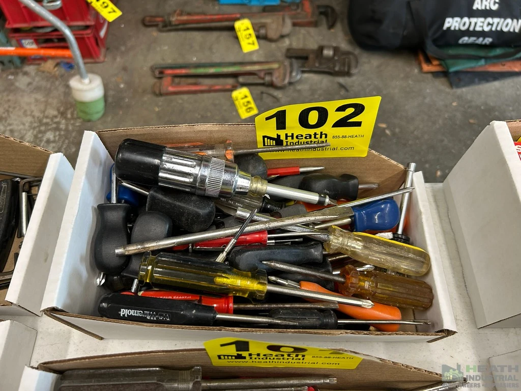 Used _UNKNOWN_ LRG QTY OF ASSORTED SCREWDRIVERS Screw Drivers Illinois US | Heath Industrial Auction Services #1379551