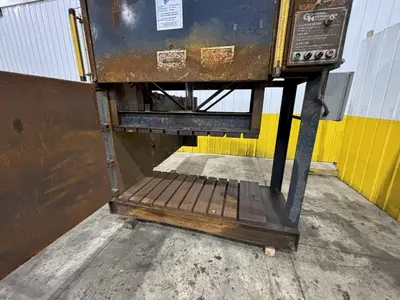 60" X 48" X 30" GENERAL HYDRAULICS DOUBLE DOOR VERTICAL HYDRAULIC BALER: STOCK #23657