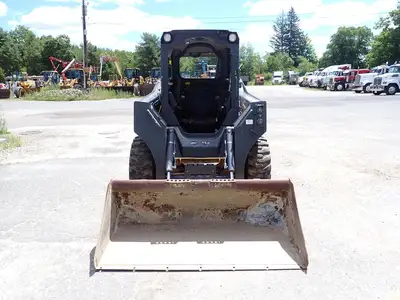 Used 2015 DEERE 318E Skid Steer Loaders Massachusetts US | Brookside Equipment Sales #1422198