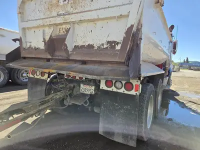 USED 2013 PETERBILT 384