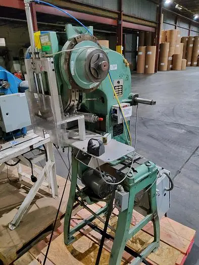 Used CHICAGO 722 Eyelet & Transfer Presses CA | B & B RIVET MACHINE #746576