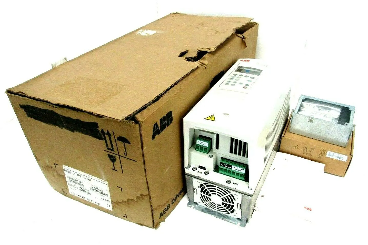 NEW ABB ACS800-U1-0006-2+P901 AC DRIVE 5HP ACS800U100062P901