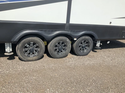 Used 2018 MOMENTUM 395M Campers, Caravans, Motorhomes Michigan US | Miedema Asset Management Group #1334425