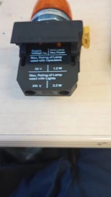 USED Eaton E22D SER B1 ( ORANGE ) LIGHT UNIT