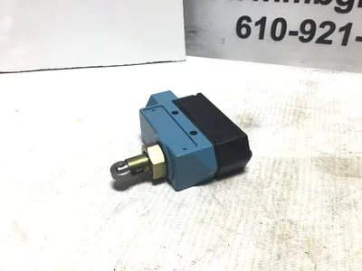 HONEYWELL MICRO-SWITCH 15A 480V TOP ROLLER LIMIT SWITCH BZE6-2RQ8