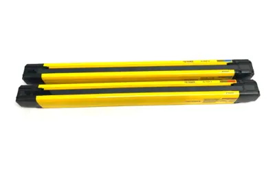 USED KEYENCE SAFETY LIGHT CURTAIN SET FINGER-PROTECTION TYPE 39 OPTICAL AXES
