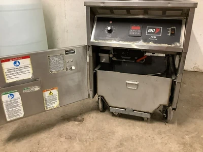 152-0194 BKI FKM Electric Pressure Fryer
