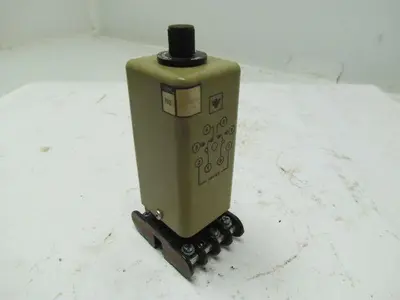 Eagle Signal CG907A3 120V AC/DC Time Delay Relay W/Base 0.25-1.75 Sec