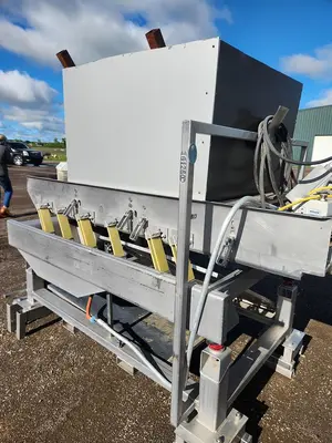 Industrial Shaker Table – Material Separation & Screening for Flower Processing