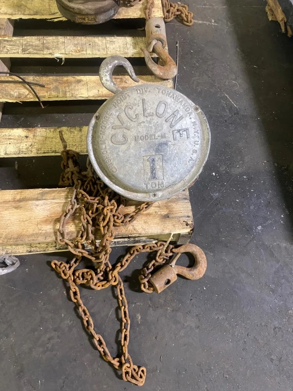 CM M 1 TON MANUAL CHAIN HOIST