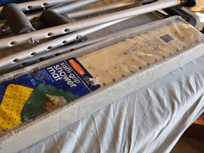 Rubbermaid Saf-T-Grip Shower Mat and Crutches with Blue Cushion