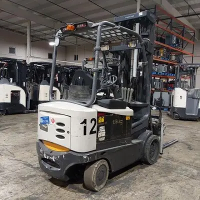 USED 2019 CROWN FC5225-60